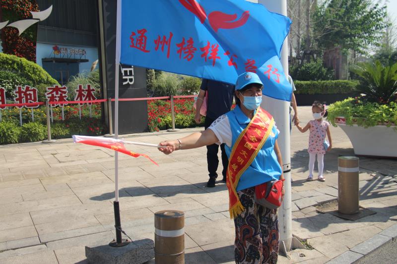 <strong>白丝少萝扣逼自慰</strong>